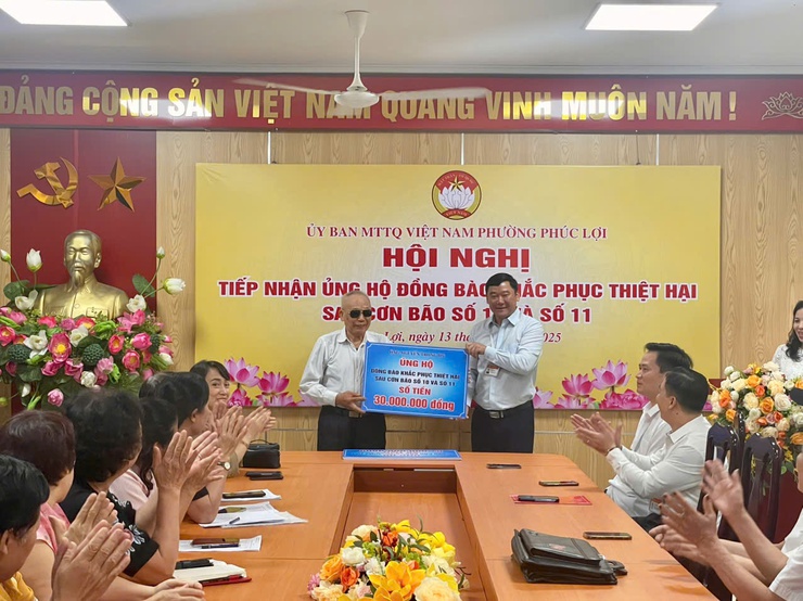 Uỷ ban MTTQ Việt Nam phường Phúc Lợi tổ chức hội nghị tiếp nhận ủng hộ đồng bào bị thiệt hại do cơn bão số 10, 11- Ảnh 5.
