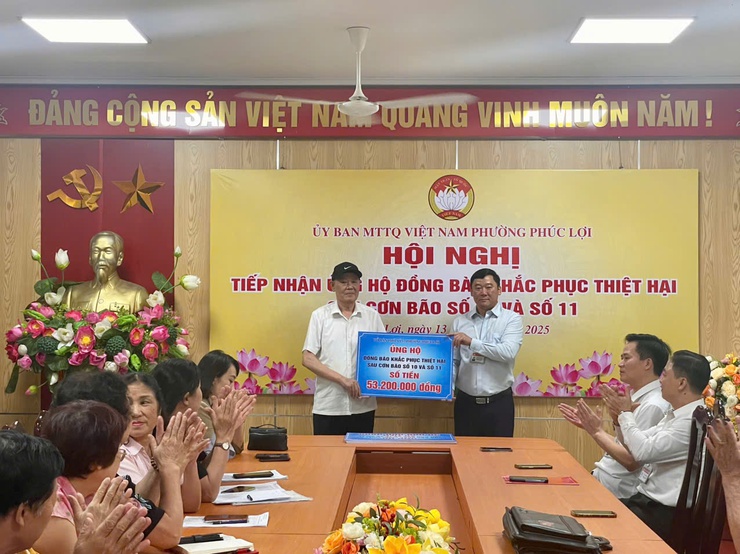 Uỷ ban MTTQ Việt Nam phường Phúc Lợi tổ chức hội nghị tiếp nhận ủng hộ đồng bào bị thiệt hại do cơn bão số 10, 11- Ảnh 6.