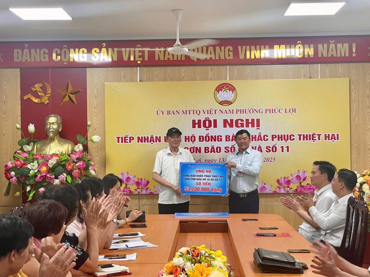 Uỷ ban MTTQ Việt Nam phường Phúc Lợi tổ chức hội nghị tiếp nhận ủng hộ đồng bào bị thiệt hại do cơn bão số 10, 11- Ảnh 8.