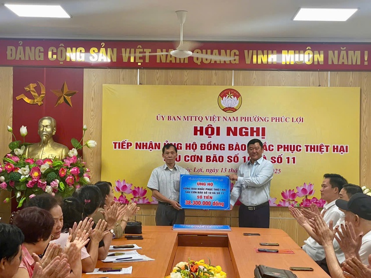 Uỷ ban MTTQ Việt Nam phường Phúc Lợi tổ chức hội nghị tiếp nhận ủng hộ đồng bào bị thiệt hại do cơn bão số 10, 11- Ảnh 9.