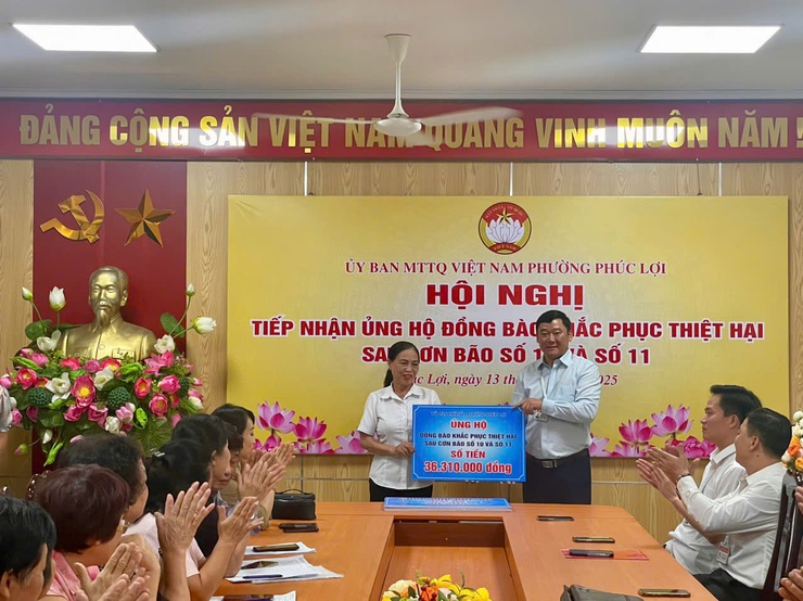 Uỷ ban MTTQ Việt Nam phường Phúc Lợi tổ chức hội nghị tiếp nhận ủng hộ đồng bào bị thiệt hại do cơn bão số 10, 11- Ảnh 10.