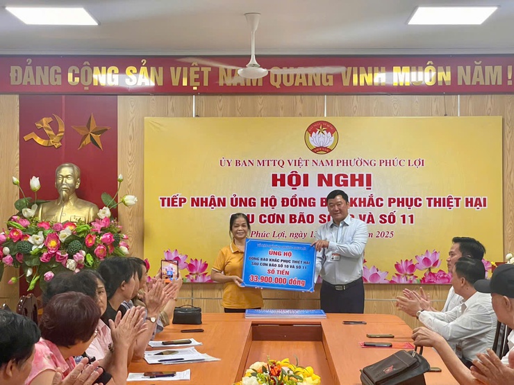 Uỷ ban MTTQ Việt Nam phường Phúc Lợi tổ chức hội nghị tiếp nhận ủng hộ đồng bào bị thiệt hại do cơn bão số 10, 11- Ảnh 11.