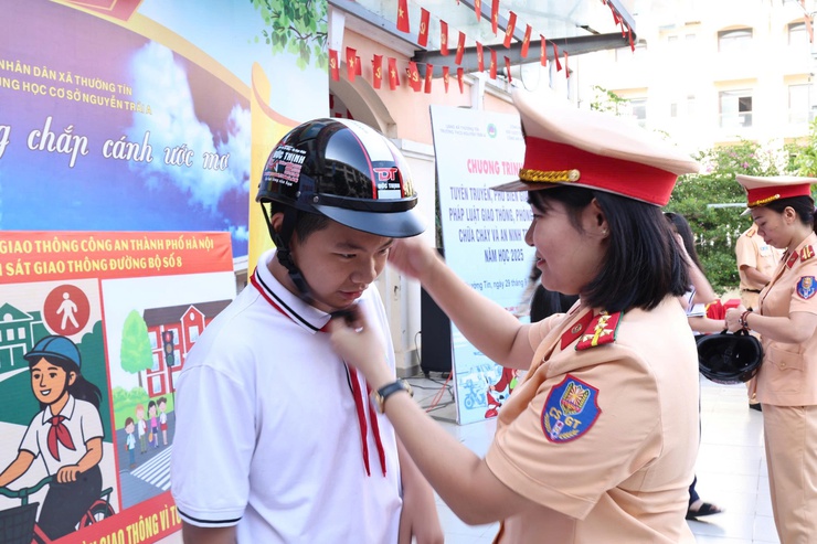 Nâng cao ý thức chấp hành Luật ATGT cho học sinh- Ảnh 3.