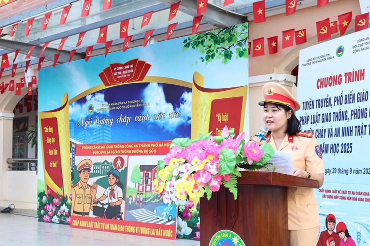 Nâng cao ý thức chấp hành Luật ATGT cho học sinh- Ảnh 1.