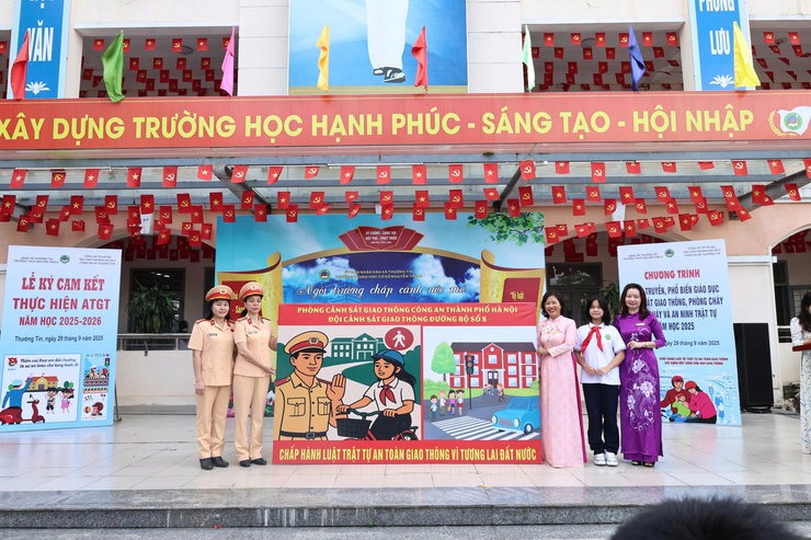 Nâng cao ý thức chấp hành Luật ATGT cho học sinh- Ảnh 6.