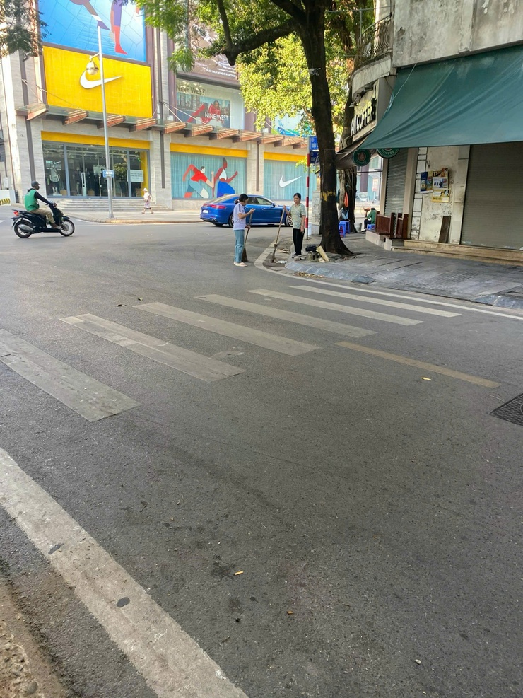 Phường Hai Bà Trưng duy trì công tác tổng vệ sinh môi trường sáng thứ 7 hàng tuần- Ảnh 5.