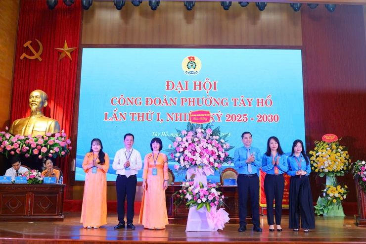 Đại hội Công đoàn phường Tây Hồ lần thứ nhất, nhiệm kỳ 2025 - 2030: Dấu ấn của sự đổi mới và phát triển.- Ảnh 1.