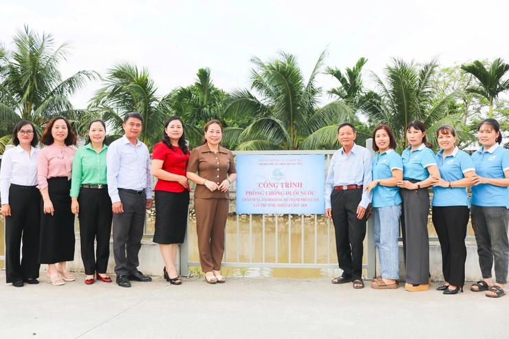 Chi hội Phụ nữ thôn Quảng Yên gắn biển công trình "Phòng, chống đuối nước" – Hành động thiết thực vì an toàn cộng đồng- Ảnh 1.