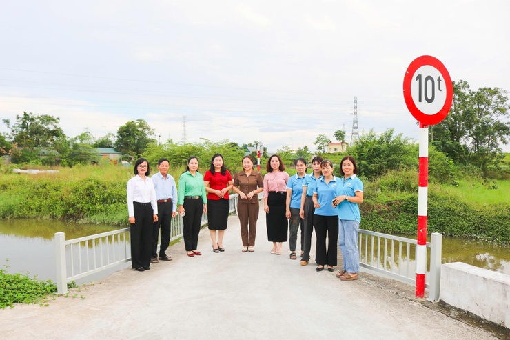 Chi hội Phụ nữ thôn Quảng Yên gắn biển công trình "Phòng, chống đuối nước" – Hành động thiết thực vì an toàn cộng đồng- Ảnh 3.