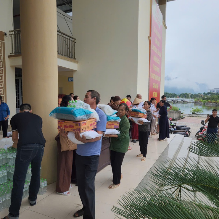 Hội Phật tử xã Phú Xuyên quyên góp ủng hộ đồng bào Thái Nguyên bị ảnh hưởng thiên tai- Ảnh 2.