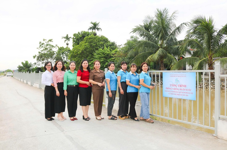Chi hội Phụ nữ thôn Quảng Yên gắn biển công trình "Phòng, chống đuối nước" – Hành động thiết thực vì an toàn cộng đồng- Ảnh 5.