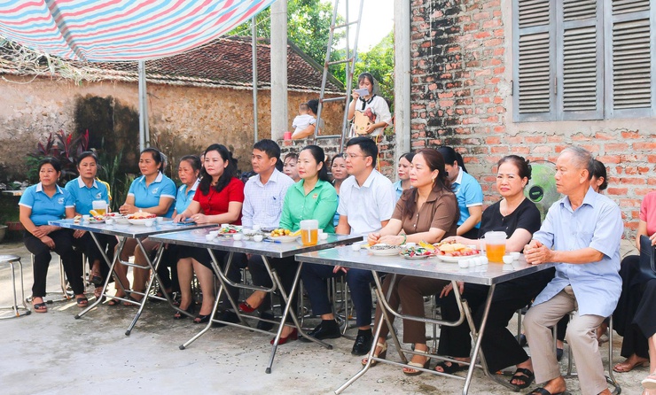 Hội LHPN xã Quốc Oai bàn giao nhà mái ấm tình thương cho hội viên phụ nữ có hoàn cảnh khó khăn tại thôn Phượng Cách 2- Ảnh 2.
