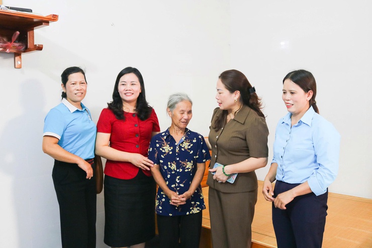Hội LHPN xã Quốc Oai bàn giao nhà mái ấm tình thương cho hội viên phụ nữ có hoàn cảnh khó khăn tại thôn Phượng Cách 2- Ảnh 11.