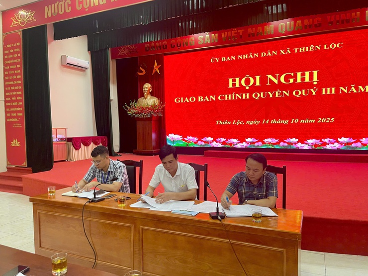 UBND xã Thiên Lộc tổ chức hội nghị giao ban công tác chính quyền Quý III năm 2025.- Ảnh 1.