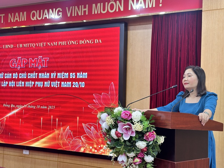 Đảng ủy phường Đống Đa gặp mặt, chúc mừng nữ cán bộ chủ chốt nhân ngày 20/10- Ảnh 4.