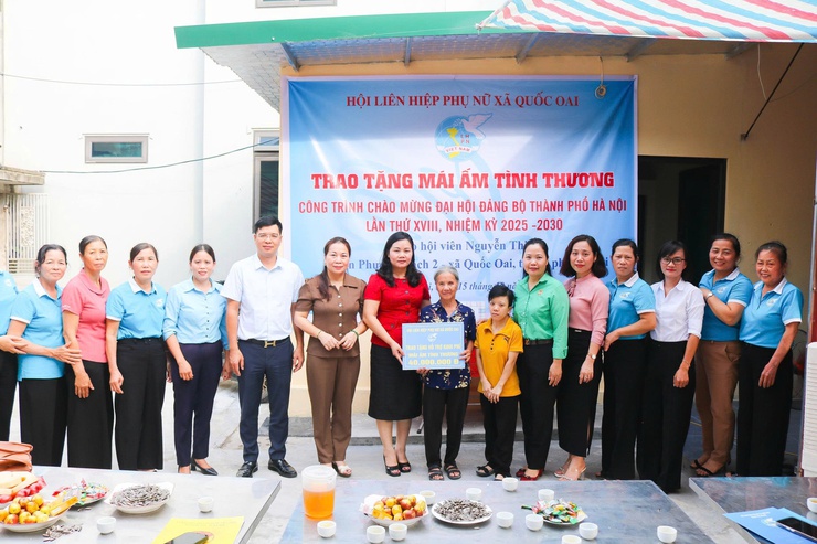 Hội LHPN xã Quốc Oai bàn giao nhà mái ấm tình thương cho hội viên phụ nữ có hoàn cảnh khó khăn tại thôn Phượng Cách 2- Ảnh 5.