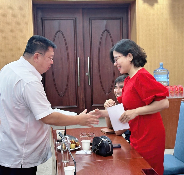 Đảng ủy phường Đống Đa gặp mặt, chúc mừng nữ cán bộ chủ chốt nhân ngày 20/10- Ảnh 5.