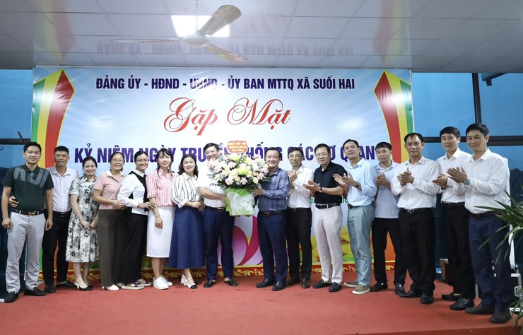 Đảng ủy xã Suối Hai tổ chức gặp mặt kỷ niệm ngày truyền thống các ngành xây dựng Đảng- Ảnh 4.