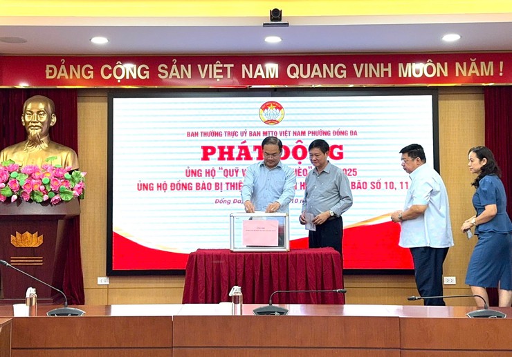UB MTTQ phường Đống Đa phát động ủng hộ đồng bào bị thiệt hại do cơn bão số 10,11- Ảnh 6.