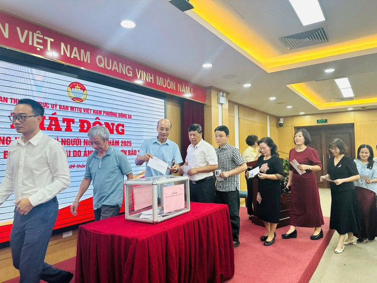 UB MTTQ phường Đống Đa phát động ủng hộ đồng bào bị thiệt hại do cơn bão số 10,11- Ảnh 2.