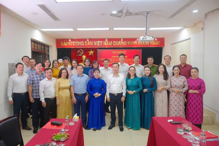 PHƯỜNG LÁNG TỔ CHỨC GẶP MẶT KỶ NIỆM CÁC NGÀY TRUYỀN THỐNG NGÀNH XÂY DỰNG ĐẢNG, DÂN VẬN, KIỂM TRA VÀ VĂN PHÒNG CẤP ỦY- Ảnh 5.