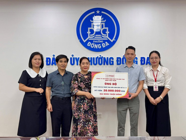 Hơn 800 triệu đồng ủng hộ đồng bào bị thiệt hại do cơn bão số 10, 11 được đóng góp sau phát động của UB MTTQVN phường Đống Đa- Ảnh 3.