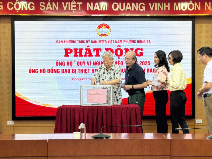 UB MTTQ phường Đống Đa phát động ủng hộ đồng bào bị thiệt hại do cơn bão số 10,11- Ảnh 4.