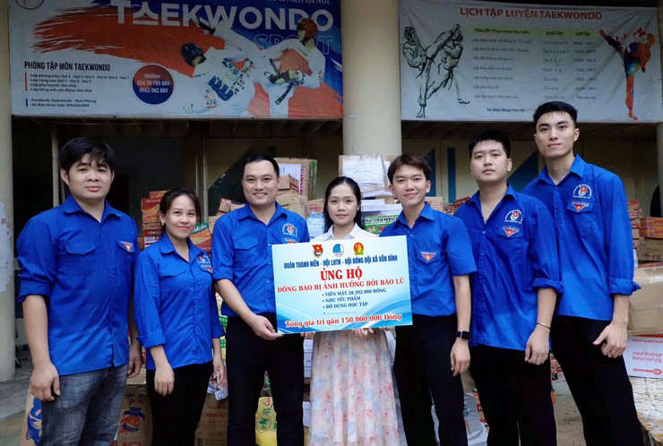 TUỔI TRẺ VÂN ĐÌNH CHUNG TAY HƯỚNG VỀ ĐỒNG BÀO VÙNG BÃO LŨ- Ảnh 1.