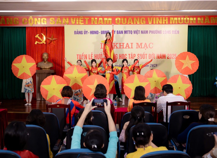 Phường Long Biên phát động Tuần lễ học tập suốt đời năm 2025- Ảnh 8.