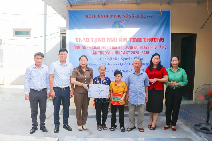 Hội LHPN xã Quốc Oai bàn giao nhà mái ấm tình thương cho hội viên phụ nữ có hoàn cảnh khó khăn tại thôn Phượng Cách 2- Ảnh 7.