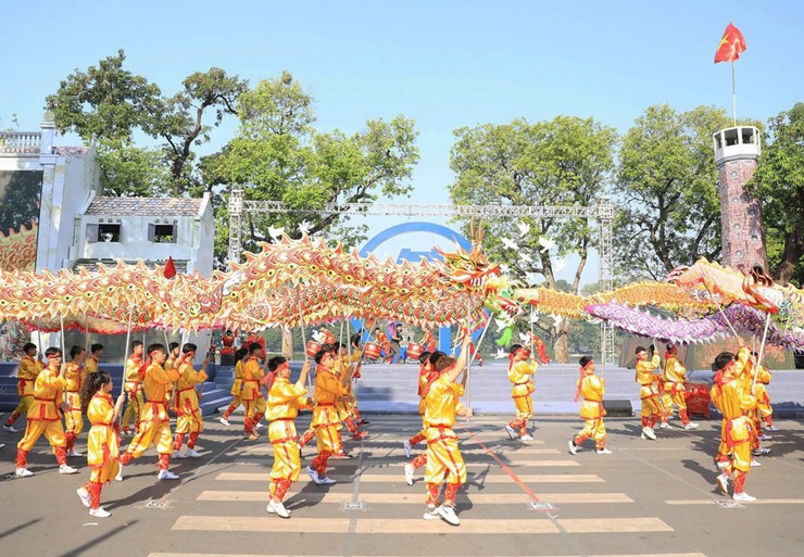 Thủ đô ta tự hào đi lên cùng thời đại- Ảnh 1.