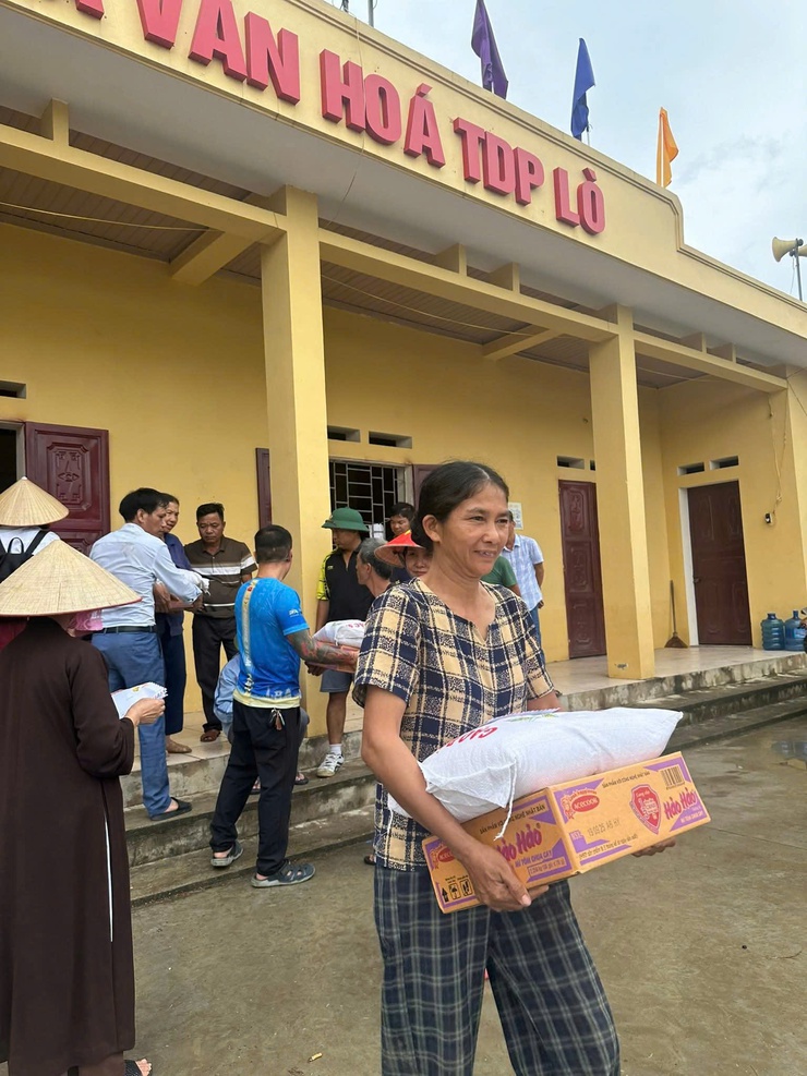 Hội Phật tử xã Phú Xuyên quyên góp ủng hộ đồng bào Thái Nguyên bị ảnh hưởng thiên tai- Ảnh 5.