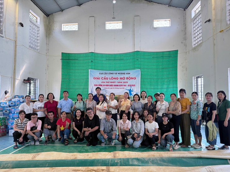 Trường Tiểu học Đại Kim kịp thời vận chuyển hiện vật ủng hộ đồng bào vùng lũ tại xã Hoàng Vân, Bắc Ninh- Ảnh 4.