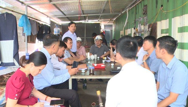 Thường trực HĐND xã Phúc Lộc giám sát thực tế việc thực hiện các dự án trên địa bàn xã- Ảnh 4.