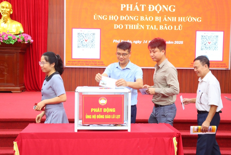 PHÚ XUYÊN PHÁT ĐỘNG THÁNG CAO ĐIỂM “VÌ NGƯỜI NGHÈO” NĂM 2025 VÀ ỦNG HỘ ĐỒNG BÀO BỊ ẢNH HƯỞNG DO THIÊN TAI, BÃO LŨ- Ảnh 5.