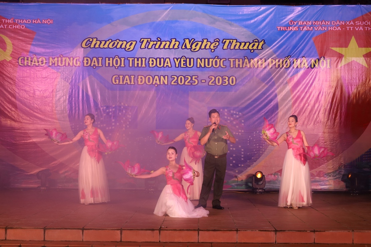 Xã Suối Hai phối hợp tổ chức chương trình nghệ thuật đặc biệt chào mừng Đại hội thi đua yêu nước thành phố Hà Nội giai đoạn 2025 – 2030, chào mừng Đại hội Đại biểu Đảng bộ thành phố Hà Nội- Ảnh 3.