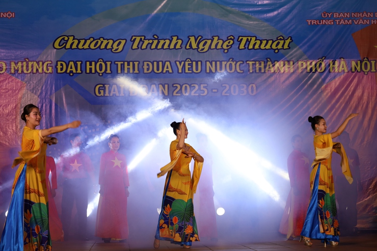 Xã Suối Hai phối hợp tổ chức chương trình nghệ thuật đặc biệt chào mừng Đại hội thi đua yêu nước thành phố Hà Nội giai đoạn 2025 – 2030, chào mừng Đại hội Đại biểu Đảng bộ thành phố Hà Nội- Ảnh 2.