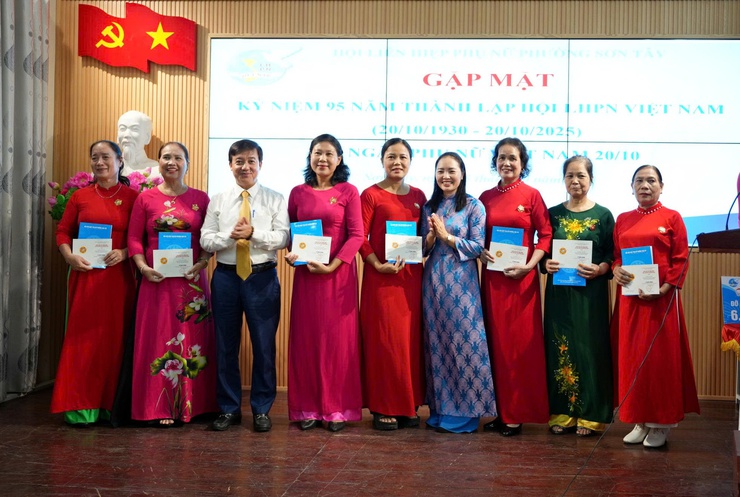 SƠN TÂY KỶ NIỆM 95 NĂM THÀNH LẬP HỘI LHPN VIỆT NAM VÀ RA MẮT MÔ HÌNH "1+1", "3 CÓ 3 BIẾT"- Ảnh 1.