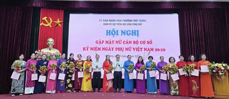 Hội nghị gặp mặt nữ cán bộ cơ sở phường Việt Hưng nhân ngày Phụ nữ Việt Nam 20/10- Ảnh 5.