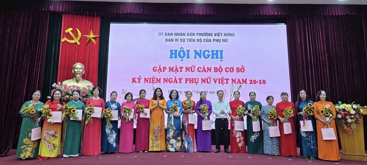 Hội nghị gặp mặt nữ cán bộ cơ sở phường Việt Hưng nhân ngày Phụ nữ Việt Nam 20/10- Ảnh 4.