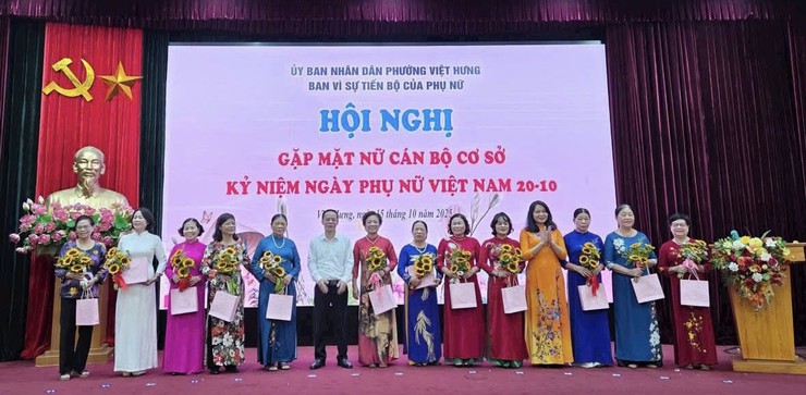 Hội nghị gặp mặt nữ cán bộ cơ sở phường Việt Hưng nhân ngày Phụ nữ Việt Nam 20/10- Ảnh 3.