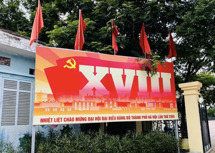 Phường Dương Nội rực rỡ cờ hoa chào mừng Đại hội đại biểu Đảng bộ Thành phố Hà Nội lần thứ XVIII- Ảnh 1.