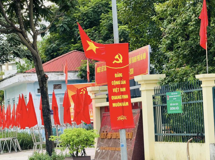 Phường Dương Nội rực rỡ cờ hoa chào mừng Đại hội đại biểu Đảng bộ Thành phố Hà Nội lần thứ XVIII- Ảnh 6.