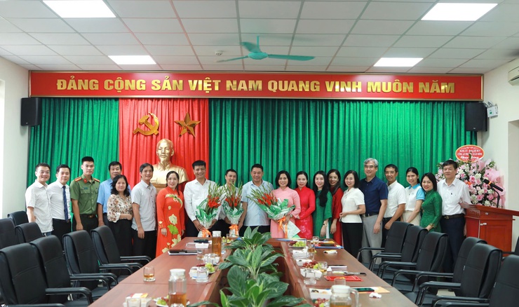 Phường Xuân Đỉnh kỷ niệm 95 năm Ngày truyền thống các ban Đảng, hướng tới xây dựng tổ chức Đảng vững mạnh, toàn diện- Ảnh 6.