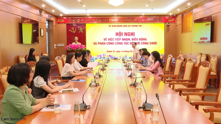 Hội nghị công bố, trao quyết định bổ nhiệm lại, tiếp nhận
và điều động phân công công tác cán bộ tại xã Thanh Trì- Ảnh 1.