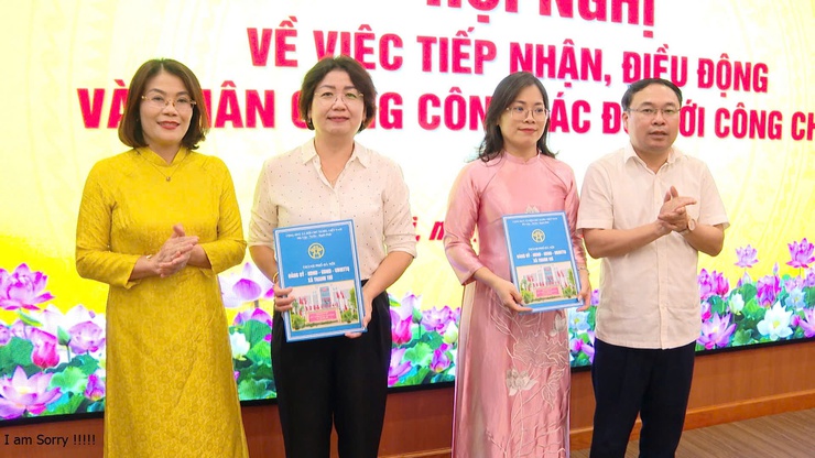 Hội nghị công bố, trao quyết định bổ nhiệm lại, tiếp nhận
và điều động phân công công tác cán bộ tại xã Thanh Trì- Ảnh 3.