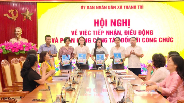 Hội nghị công bố, trao quyết định bổ nhiệm lại, tiếp nhận
và điều động phân công công tác cán bộ tại xã Thanh Trì- Ảnh 4.