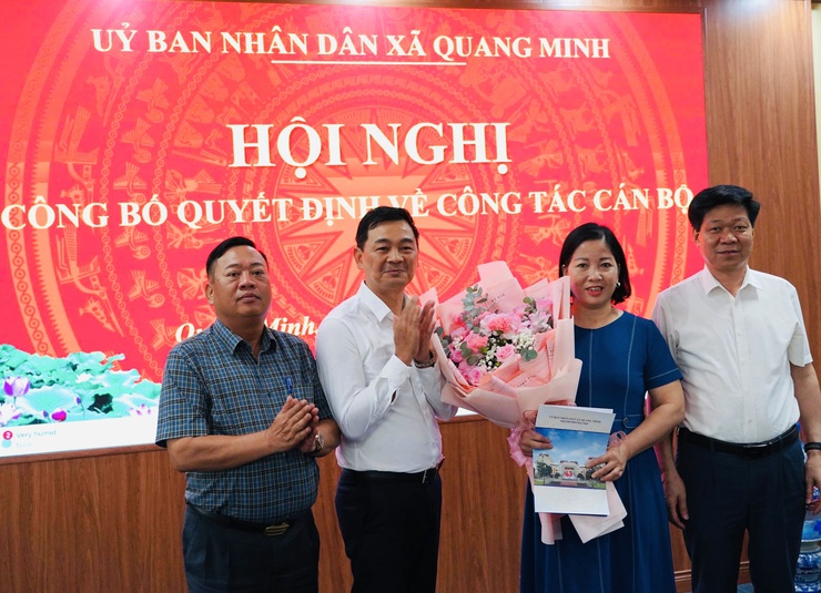 Xã Quang Minh công bố và trao quyết định bổ nhiệm Phó Trưởng Trạm Y tế- Ảnh 2.