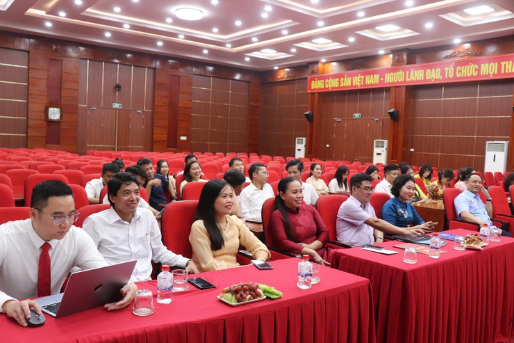 HỘI NGHỊ  GẶP MẶT NHÂN KỶ NIỆM 95 NĂM NGÀY TRUYỀN THỐNG NGÀNH TỔ CHỨC XÂY DỰNG ĐẢNG , CÔNG TÁC DÂN VẬN, VĂN PHÒNG CẤP UỶ VÀ 77 NĂM NGÀNH TRUYỀN THỐNG NGÀNH KIỂM TRA CỦA ĐẢNG- Ảnh 4.
