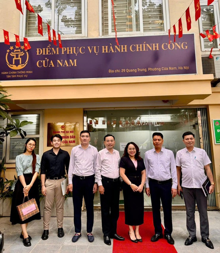 UBND phường Cửa Nam tiếp đoàn công tác UBND phường Mông Dương (Quảng Ninh) đến tham quan, học tập, trao đổi kinh nghiệm trong ứng dụng robot- Ảnh 1.